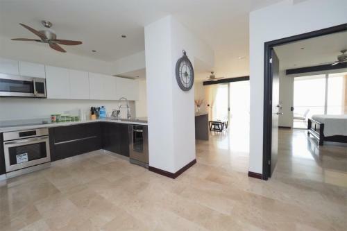 Apartamento Breakwater Beachfront Condo 603