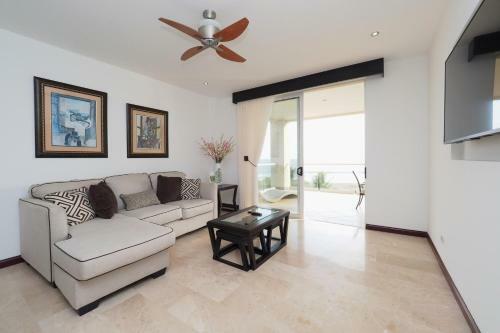 Apartamento Breakwater Beachfront Condo 603