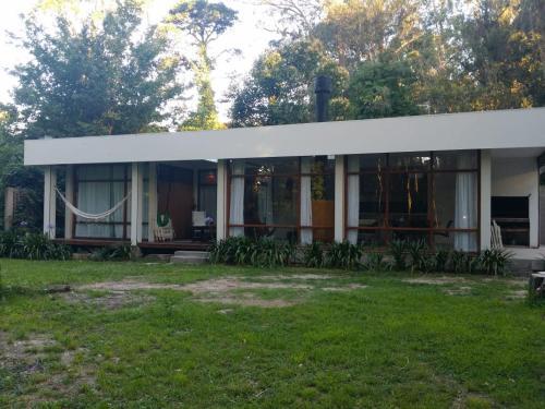Casa Moderna En El Bosque Peralta Ramos