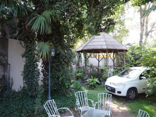 Bed & Breakfast Posada Chalet De Bassi