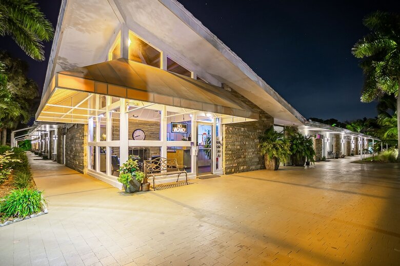 Hotel Fairways Resort