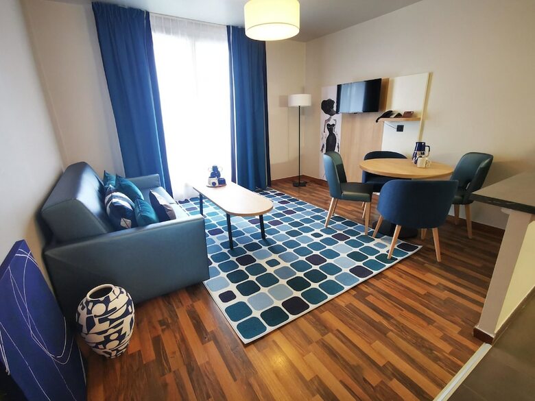 Hotel Residhome Paris Asnieres