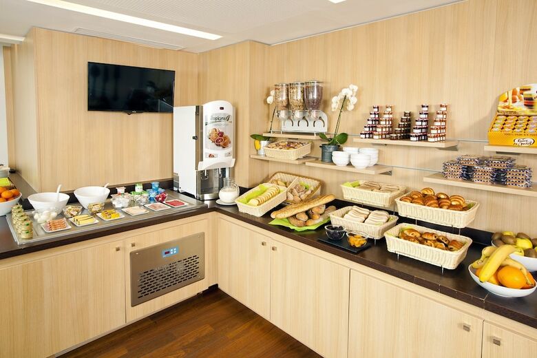 Hotel Residhome Paris Asnieres