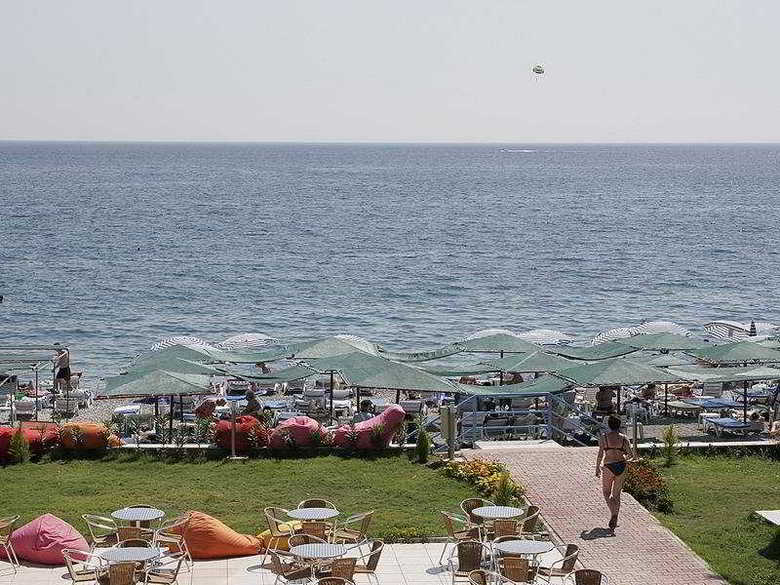 Hotel Pelitbonadea Beach