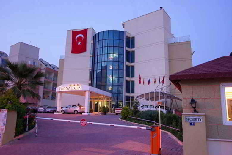 Hotel Pelitbonadea Beach
