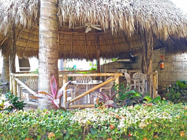 Hotel Paradise Village Beach Resort And Spa