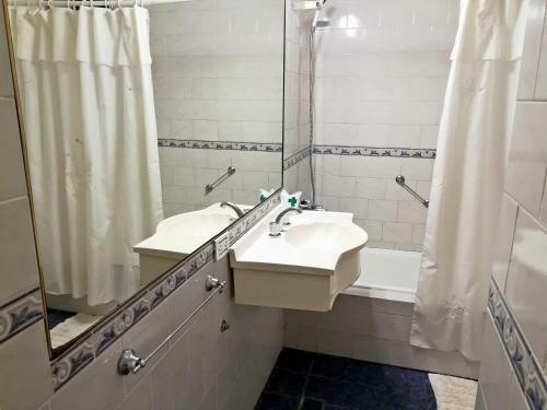 Hostal Del Lago Hotel