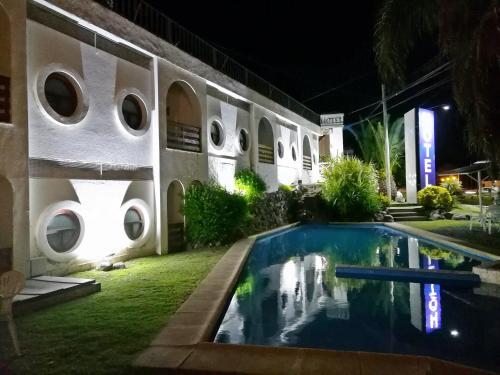 Hostal Del Lago Hotel