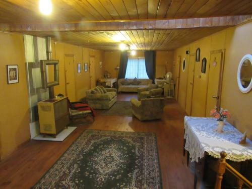 Lodge Caba�as Y Hostal Santa Silvia