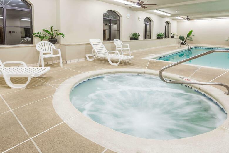 Hotel Baymont Inn And Suites Ashevil