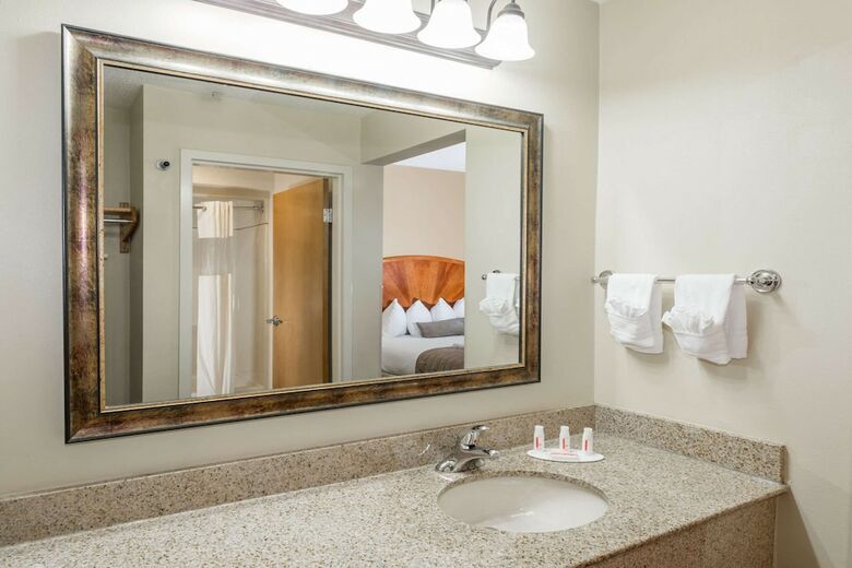 Hotel Baymont Inn And Suites Ashevil