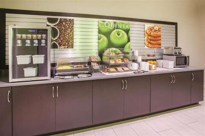 Hotel Baymont Inn And Suites Cedar R