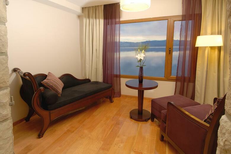 Hotel Alma Del Lago Suites & Spa