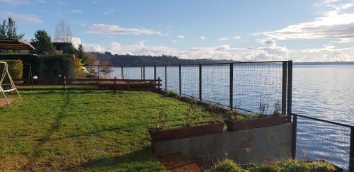 Casas Borde Lago