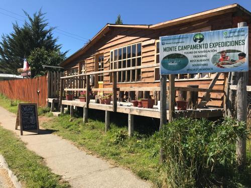 Hostal Monte Campamento Hostel