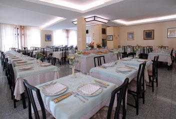 Hotel La Querceta (media Pensi�n)