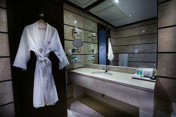 Ramada Hotel And Suites