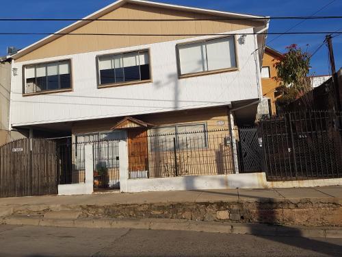 Hostal Hospedaje Larra�n