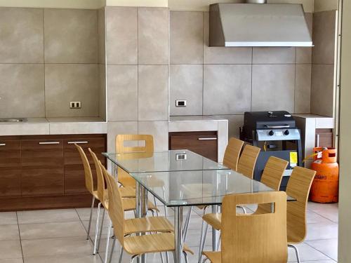 Re�aca Montemar Apartments