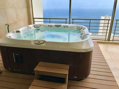 Re�aca Montemar Apartments