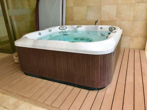 Re�aca Montemar Apartments