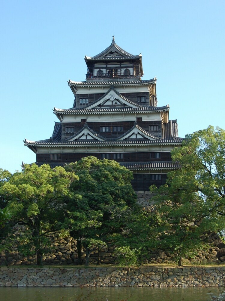 Apartamentos Hiroshima Crane Peace Tower