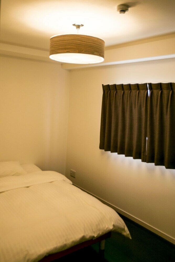 Apartamentos Hiroshima Crane Peace Tower