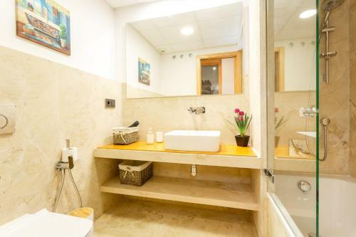 Apartamentos El Sabio Y El Juglar