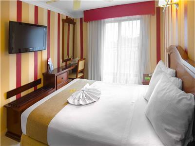 Hotel Plaza Colonial
