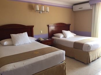 Hotel Plaza Colonial