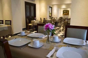 Hotel Plaza Colonial
