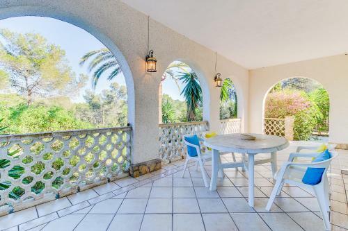 Villa With Pool And Air Conditioning