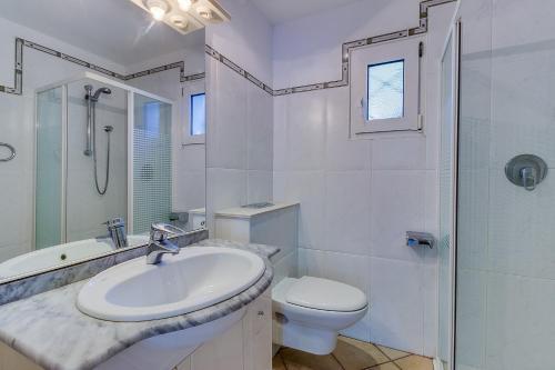 Villa With Pool And Air Conditioning