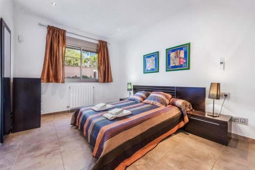 Cala San Vicente Villa Sleeps 10 Pool Air Con Wifi