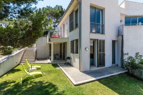 Molins 1 Near The Sea