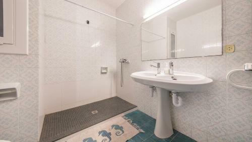 R28 Apartamento Montserrat 11-3