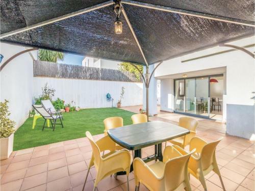 Three-bedroom Holiday Home In Calafell