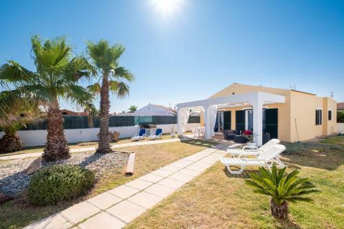 Chalet Con Piscina En Menorca