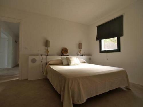 Cala Tarida Villa Sleeps 8 Pool Air Con Wifi