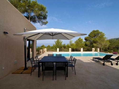 Cala Tarida Villa Sleeps 8 Pool Air Con Wifi