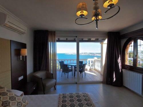 Cala Tarida Villa Sleeps 12 Pool Wifi