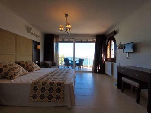 Cala Tarida Villa Sleeps 12 Pool Wifi