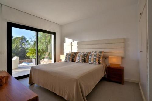 Cala Tarida Villa Sleeps 8 Pool Wifi