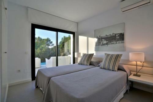 Cala Tarida Villa Sleeps 8 Pool Wifi