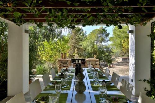Cala Tarida Villa Sleeps 8 Pool Wifi