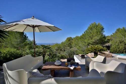 Cala Tarida Villa Sleeps 8 Pool Wifi