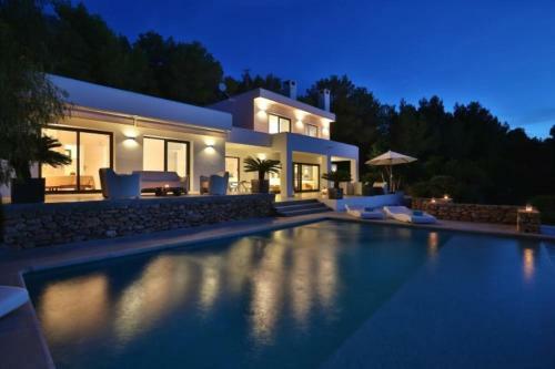 Cala Tarida Villa Sleeps 8 Pool Wifi