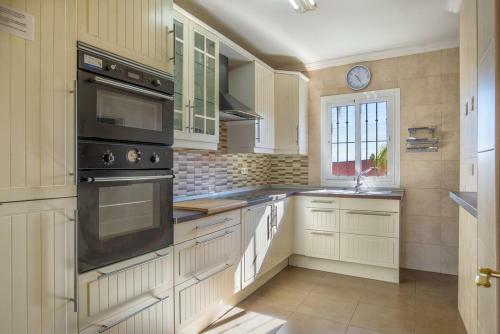 Alhaurin De La Torre Villa Sleeps 14 Pool Air Con