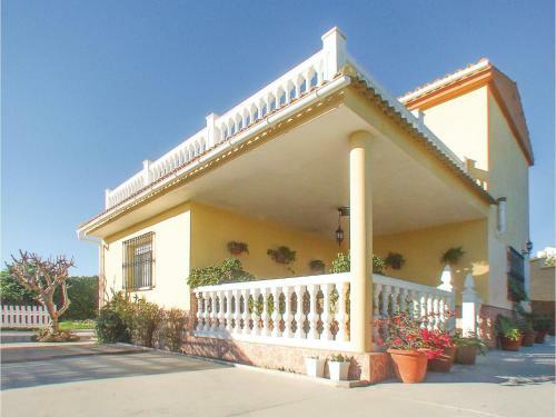Three-bedroom Holiday Home In Alhaurin De La Torre