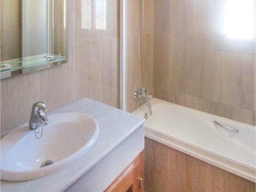 Five-bedroom Holiday Home In Almunecar